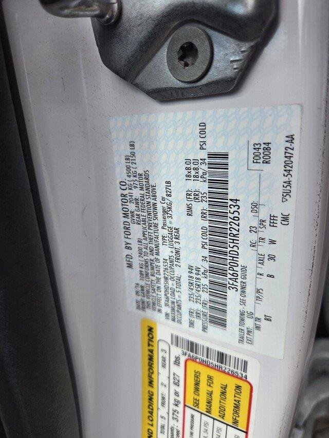 Used 2017 White Platinum Metallic Tri-Coat Ford SE image 33