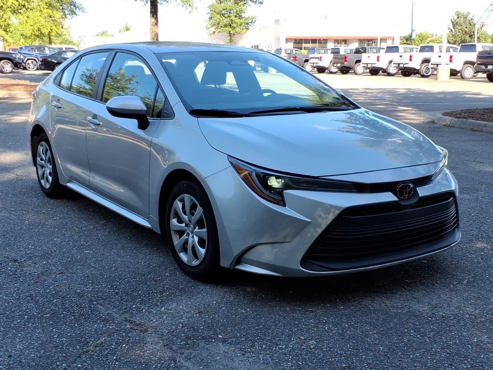 Used 2024  Toyota LE image 5