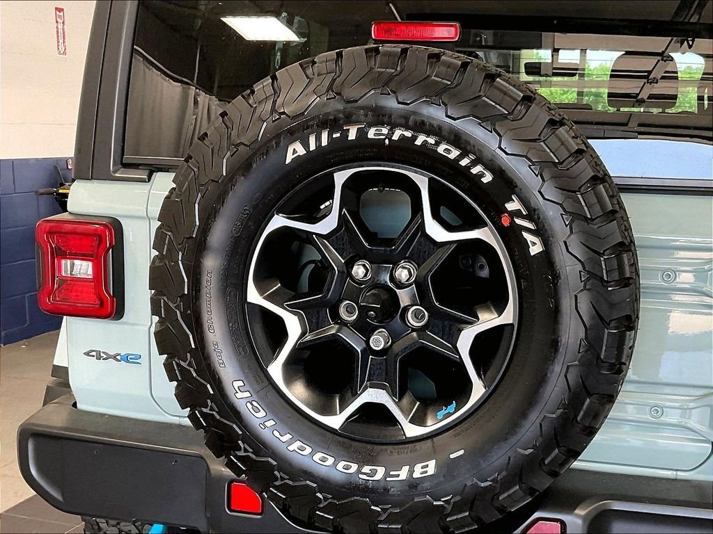 Used 2023 Gray Jeep Rubicon 4xe image 27