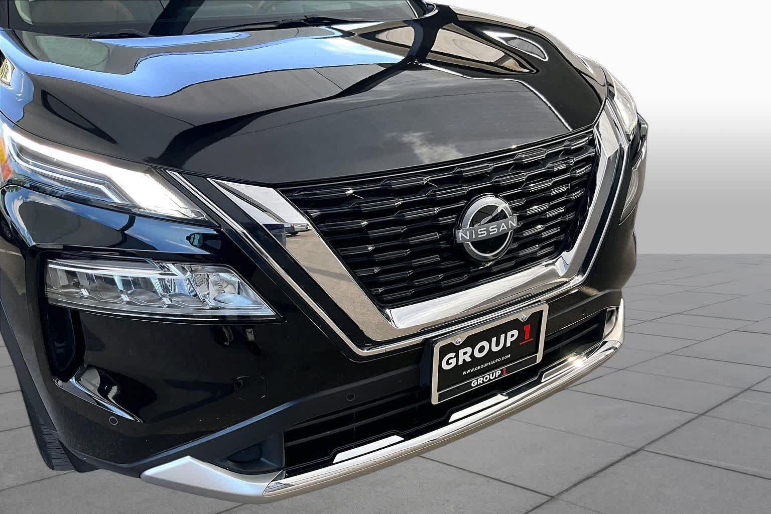 Used 2023 Super Black Nissan Platinum image 30