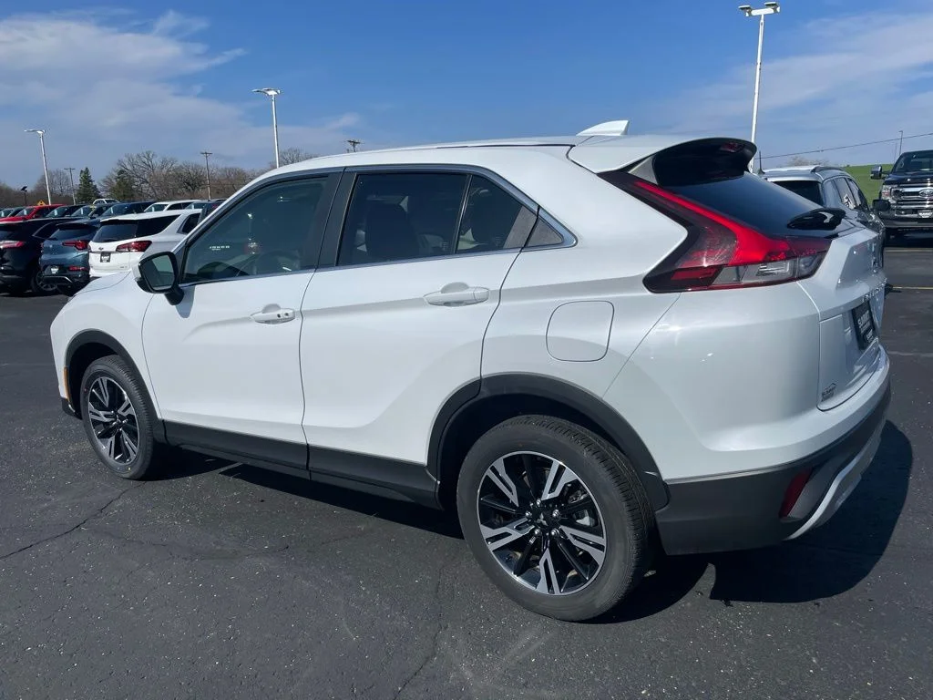 Used 2024 Silver Mitsubishi SE image 5