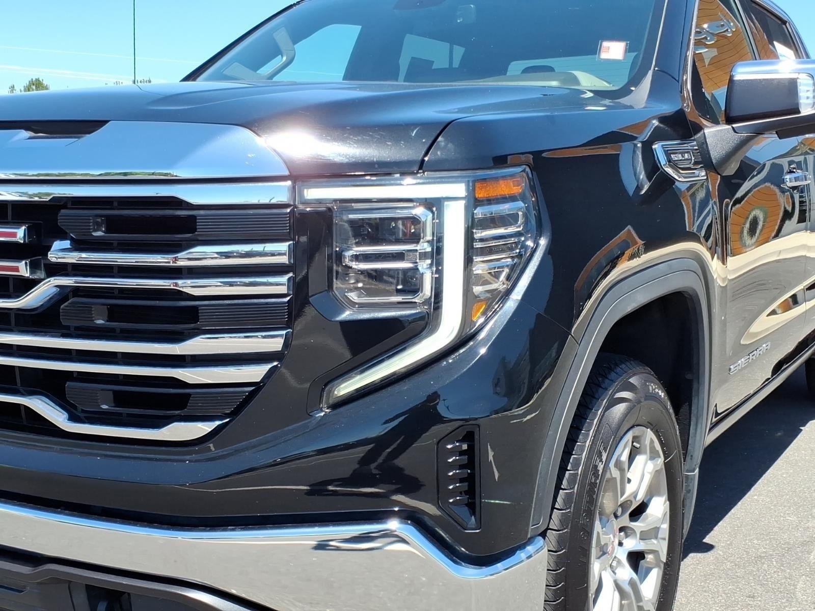 Used 2025 Onyx Black GMC SLT image 16