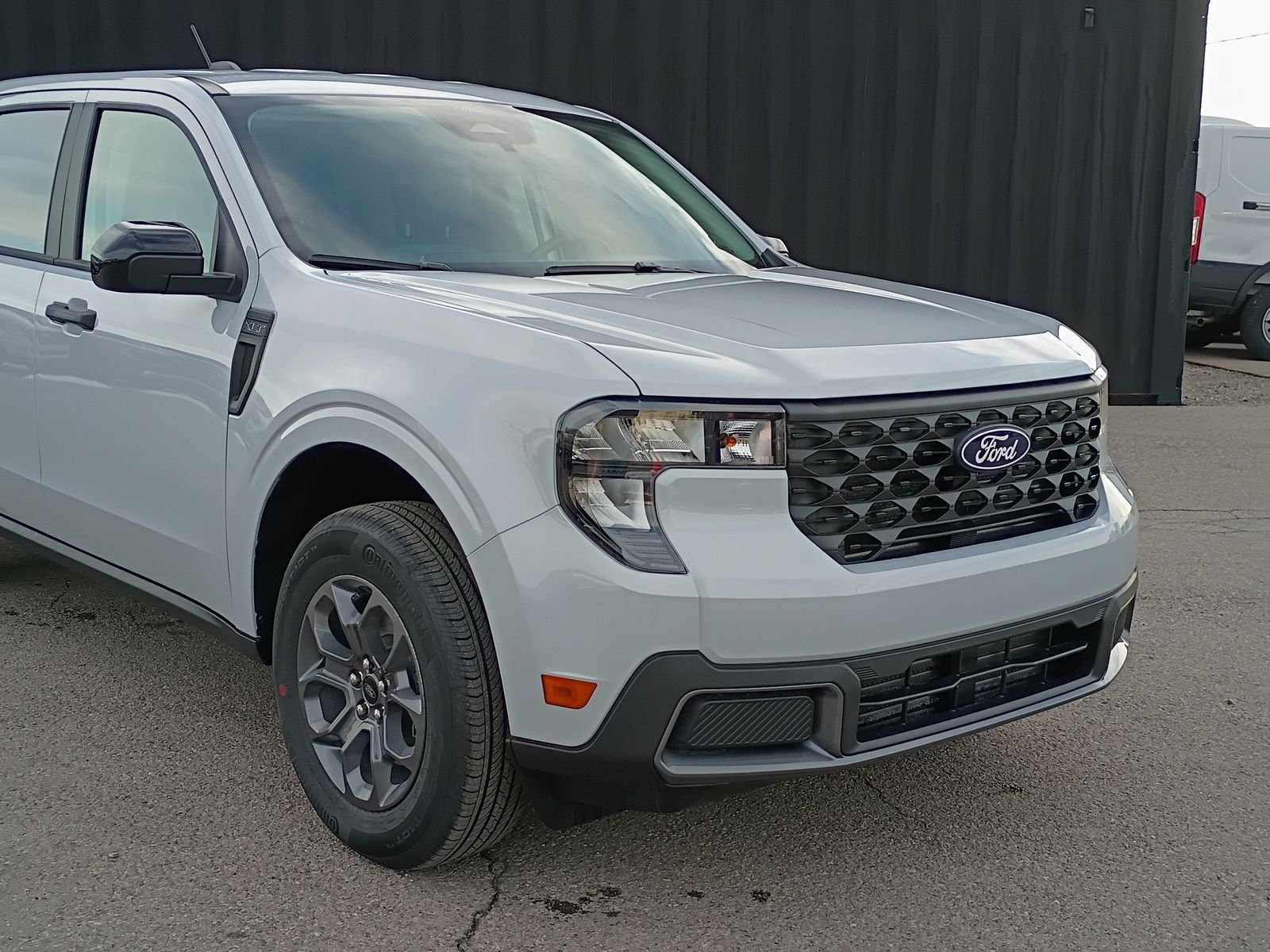View vehicle photo 4