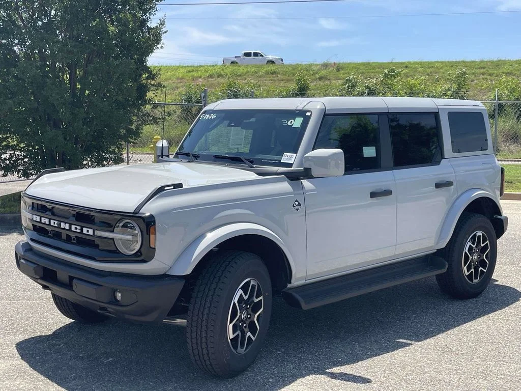 New 2026 White Ford Outer Banks image 7
