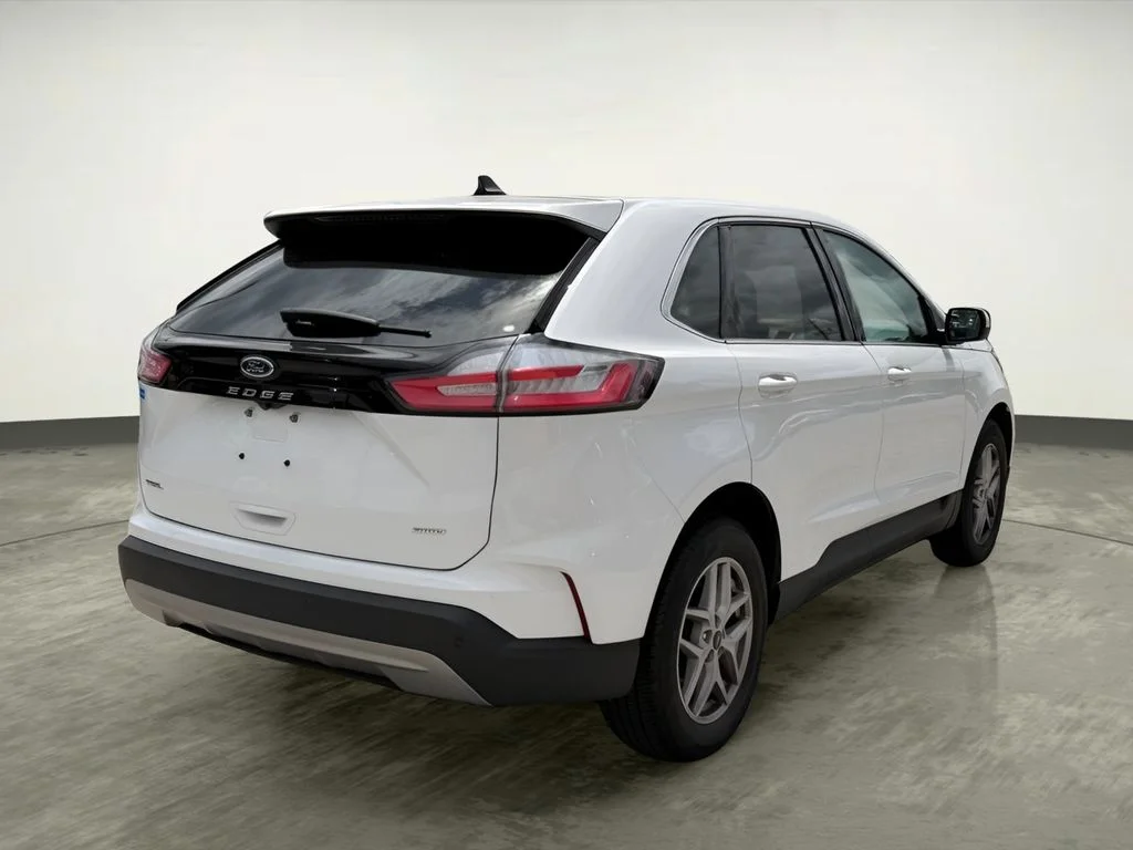Used 2024 White Ford SEL image 7