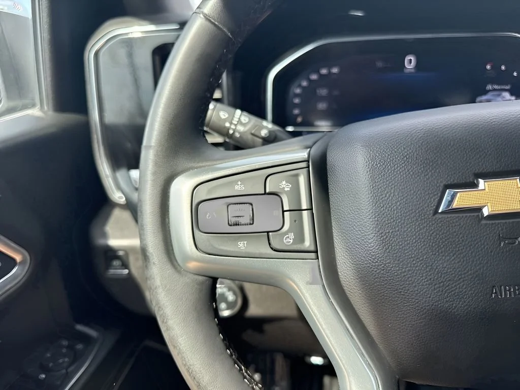 Used 2025 Summit White Chevrolet LT image 11
