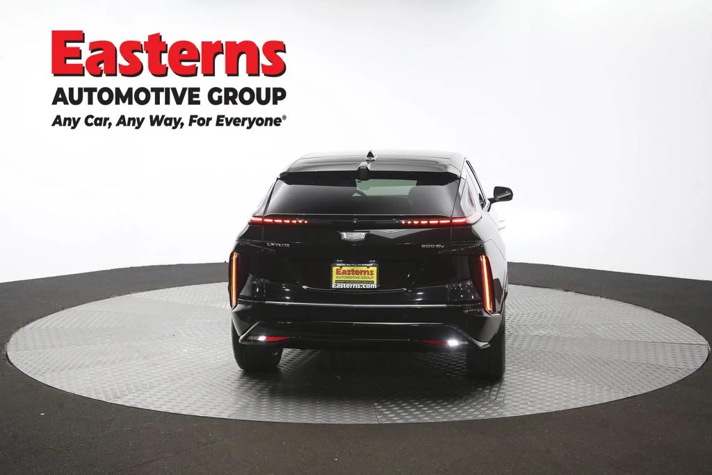 Used 2025 Black Cadillac Luxury image 39