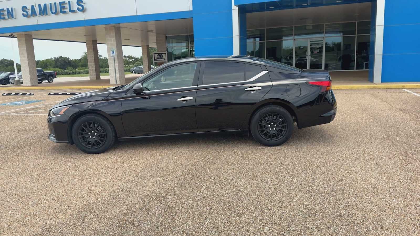 Used 2025 Super Black Nissan S image 5