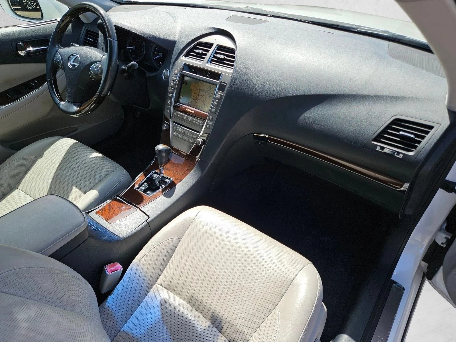 Used 2010 Starfire Pearl Lexus  image 21