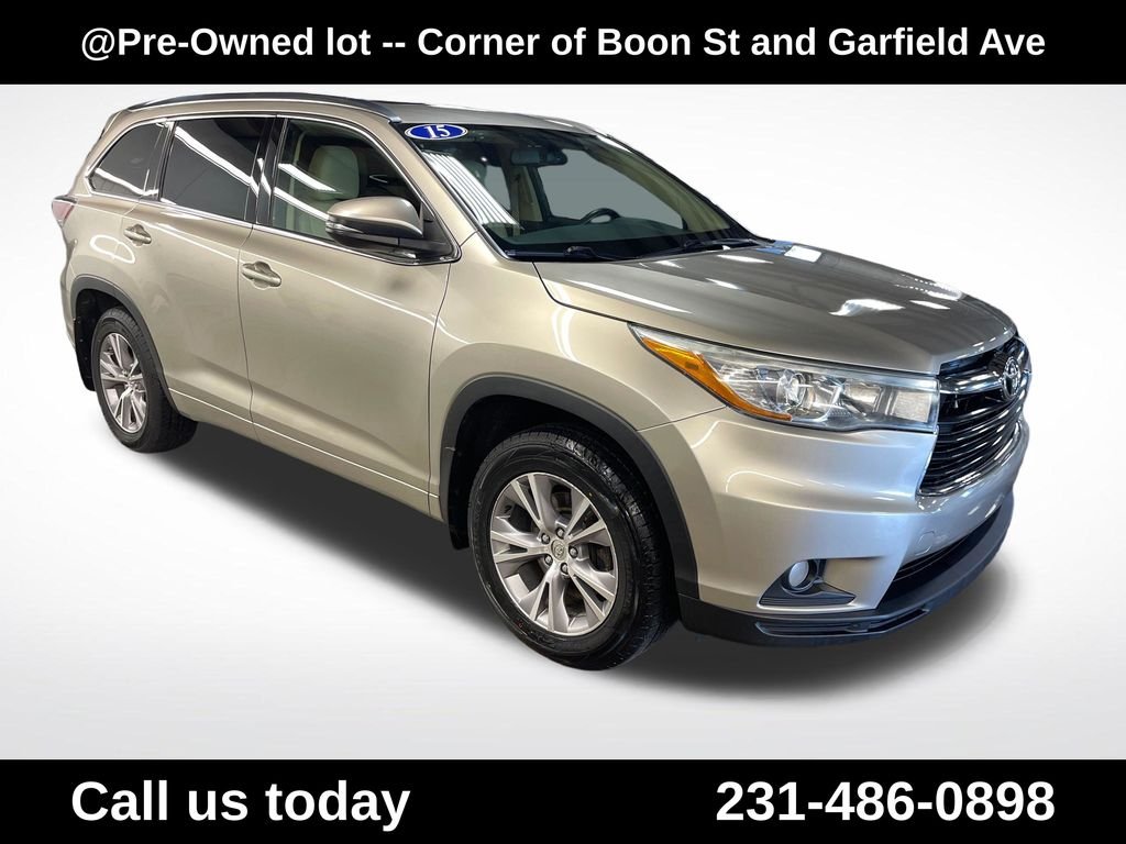 Used 2015  Toyota XLE V6 image 7