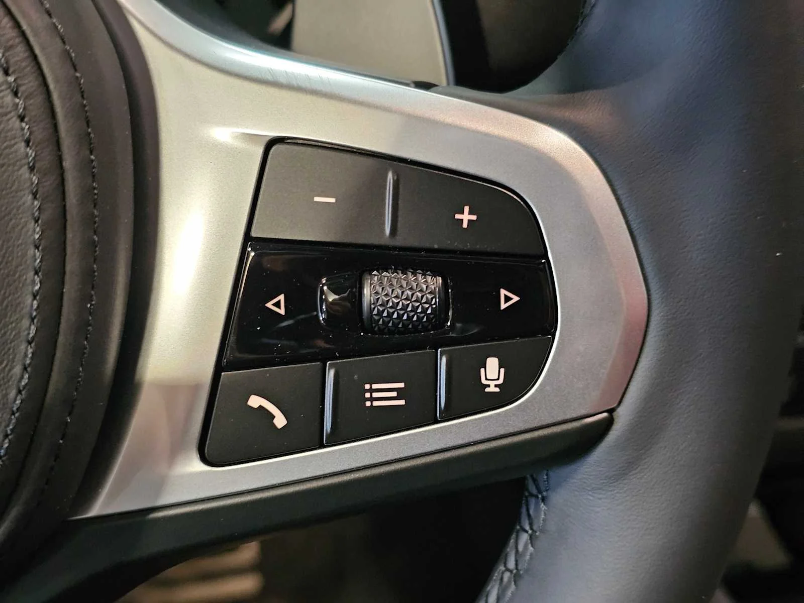 New 2026 Alpine White BMW sDrive30i image 17