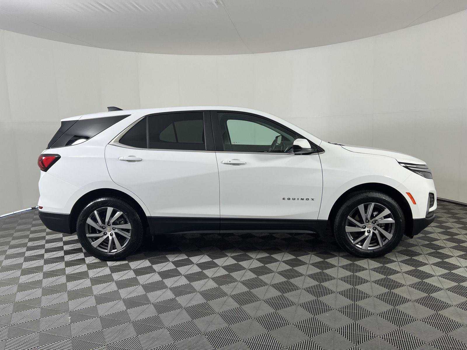 Used 2024 Summit White Chevrolet LT image 24