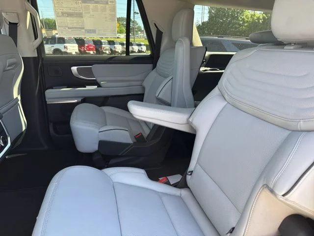 New 2026 Star White Metallic Tri-Coat Ford Platinum image 24