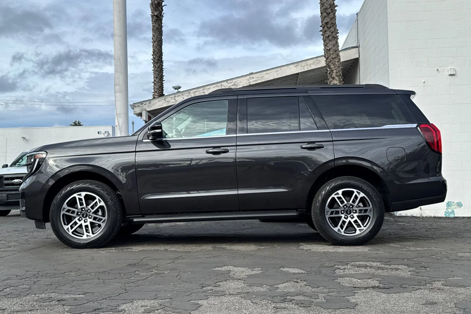 New 2026 Dark Matter Gray Metallic Ford Active image 7