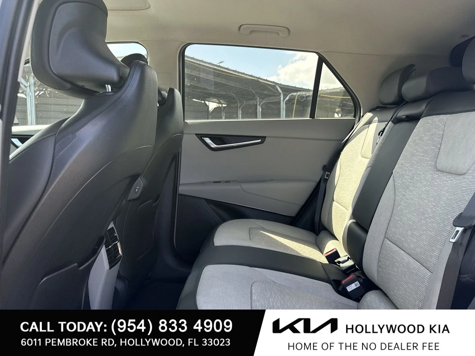 New 2025 Snow White Pearl Kia Wave image 25