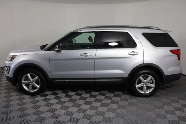Used 2017 Silver Ford XLT image 5