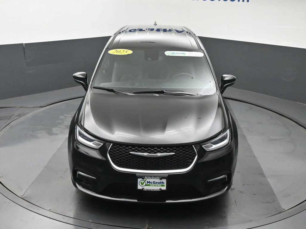 Used 2025 Black Chrysler Select image 27