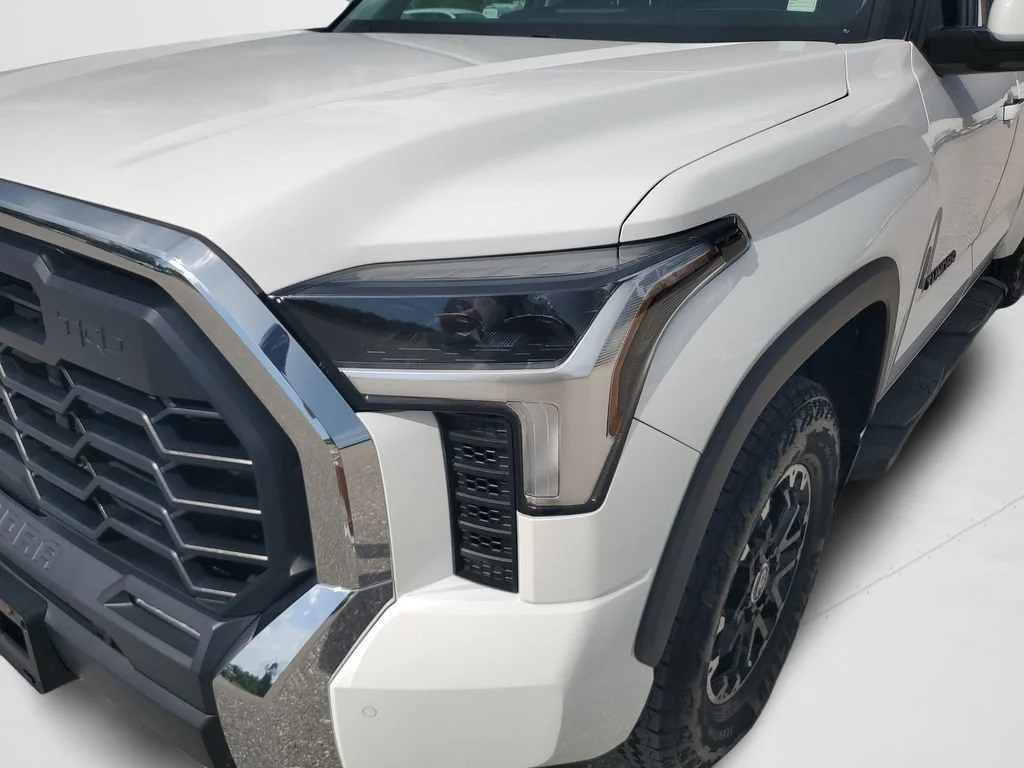 Used 2022 White Toyota SR5 image 24