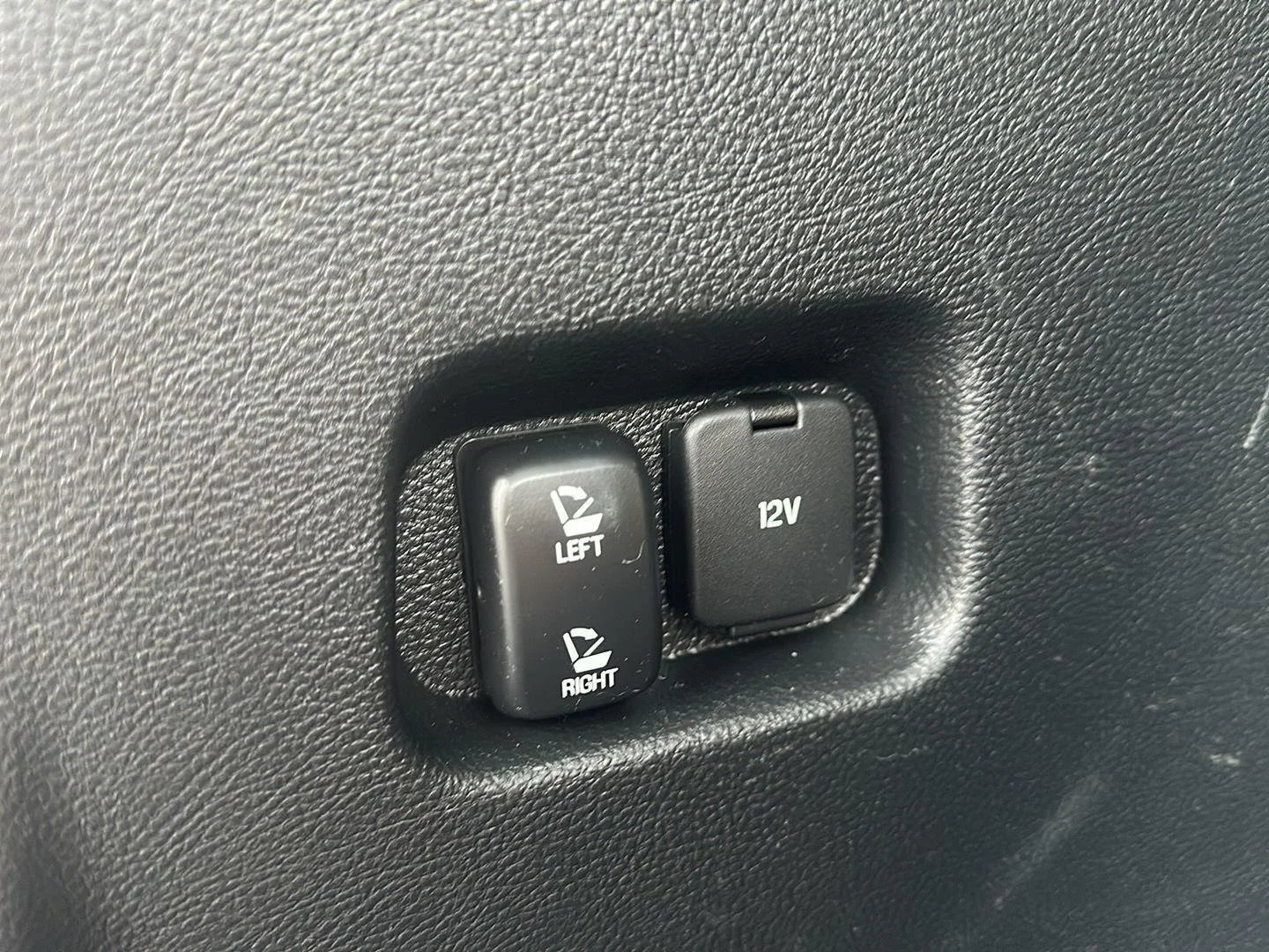 Used 2017 Ingot Silver Ford SEL image 12