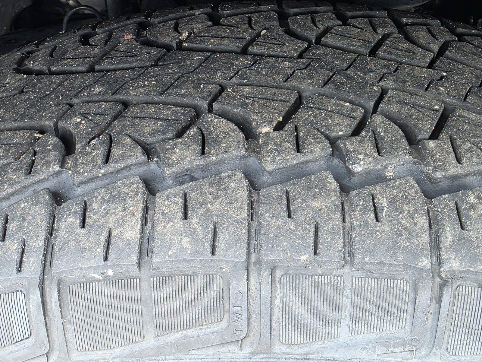 Used 2025 Agate Black Ford Active image 41