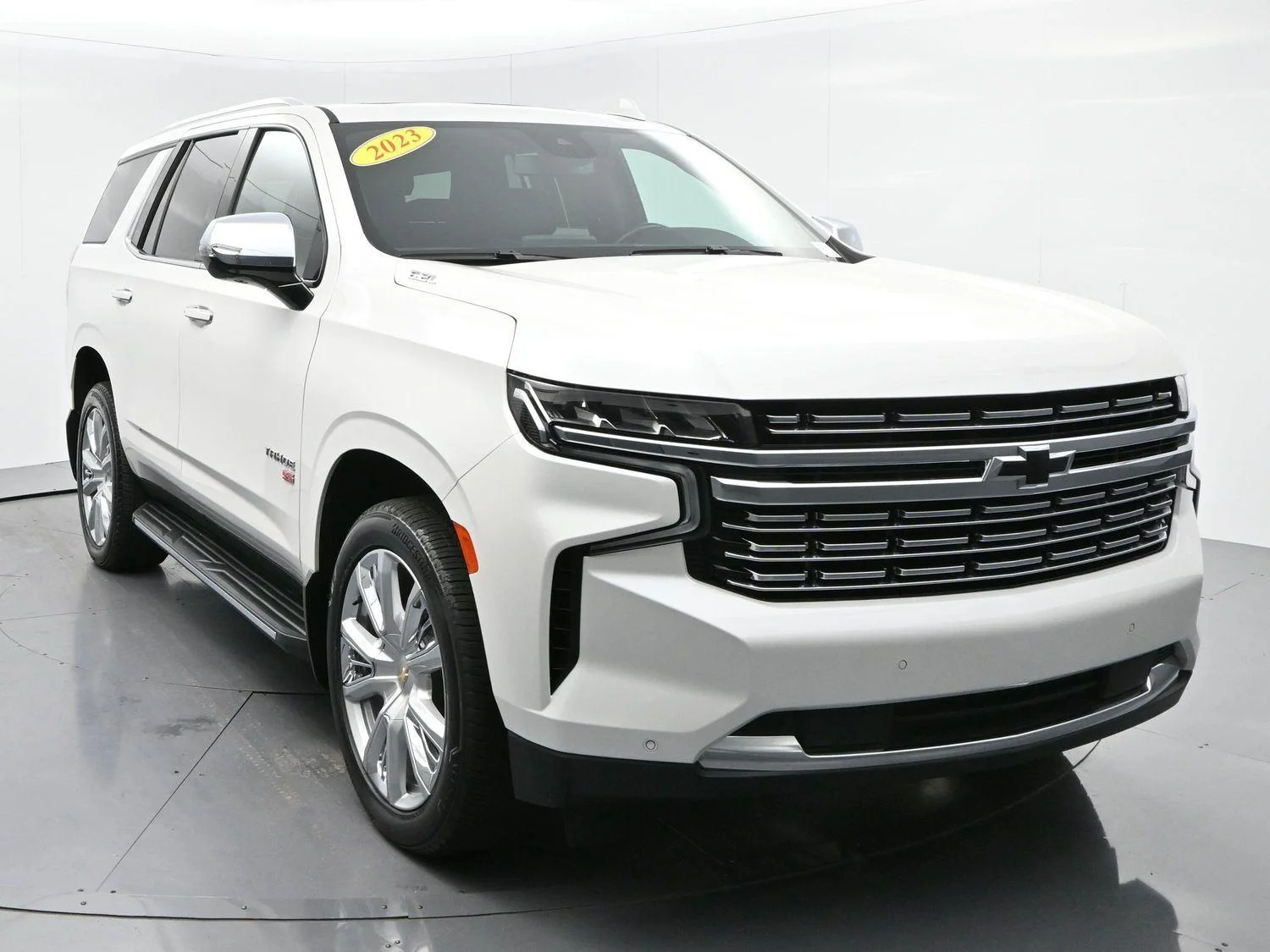 Used 2023 Iridescent Pearl Tricoat Chevrolet Premier image 2