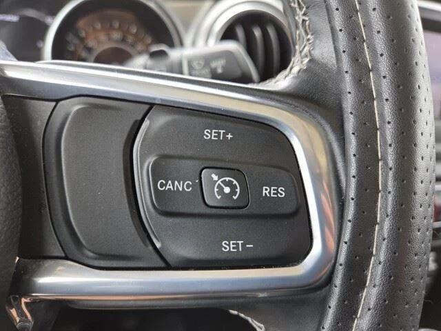 Used 2021 Bright White Clearcoat Jeep Unlimited Sahara image 16