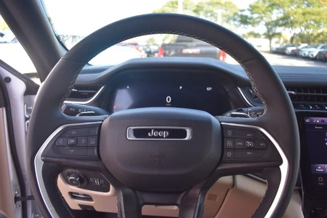 Used 2023 White Jeep Limited image 34