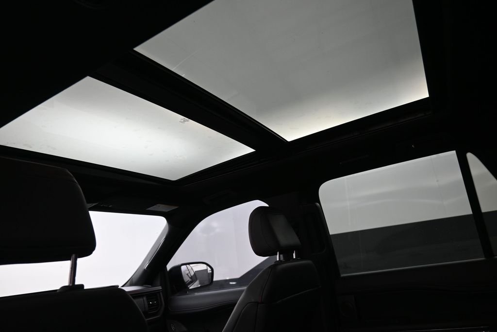 Used 2023 White Ford Limited image 25