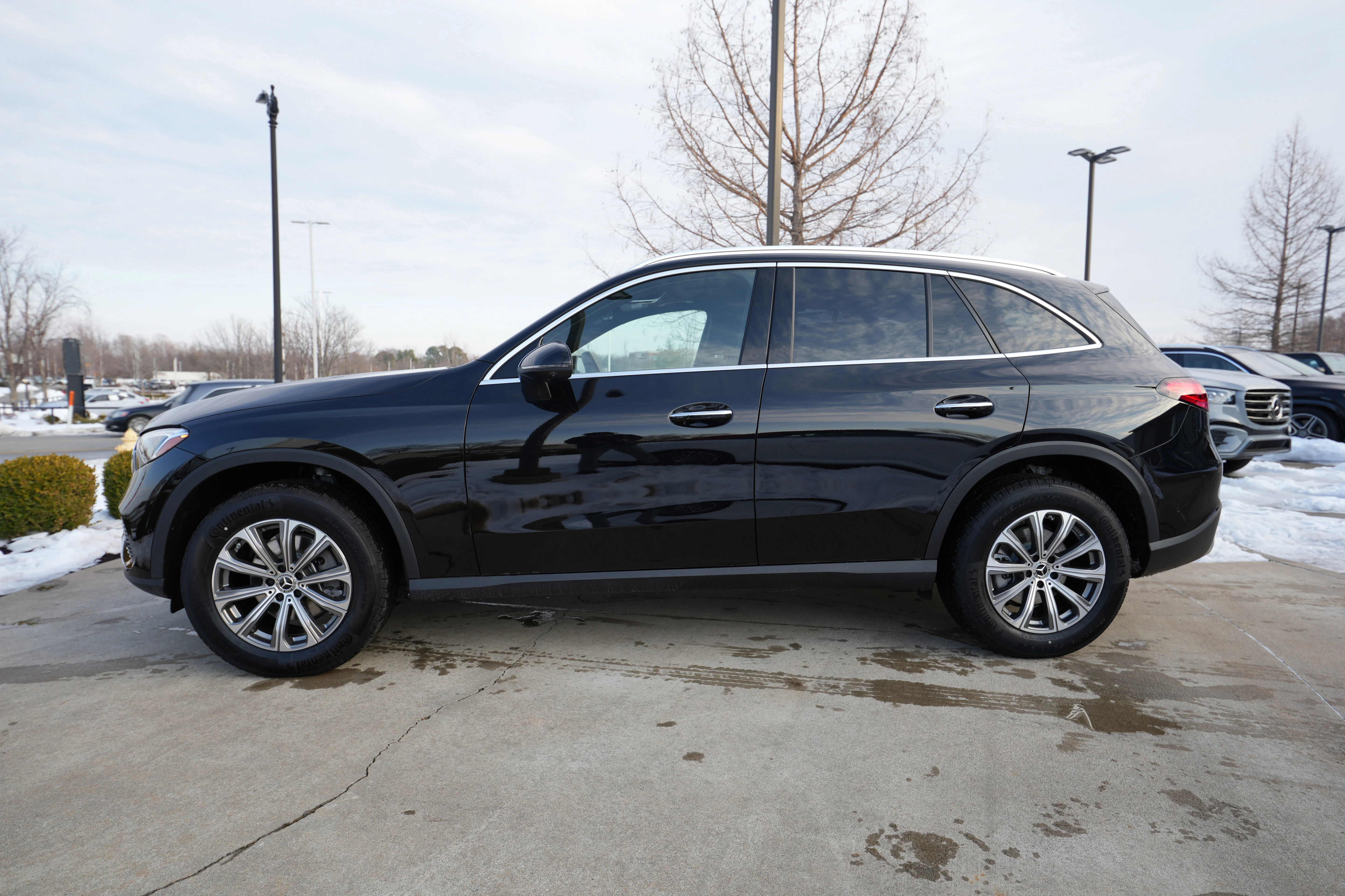 New 2026 OBSIDIAN BLACK Mercedes-Benz GLC 300 image 4