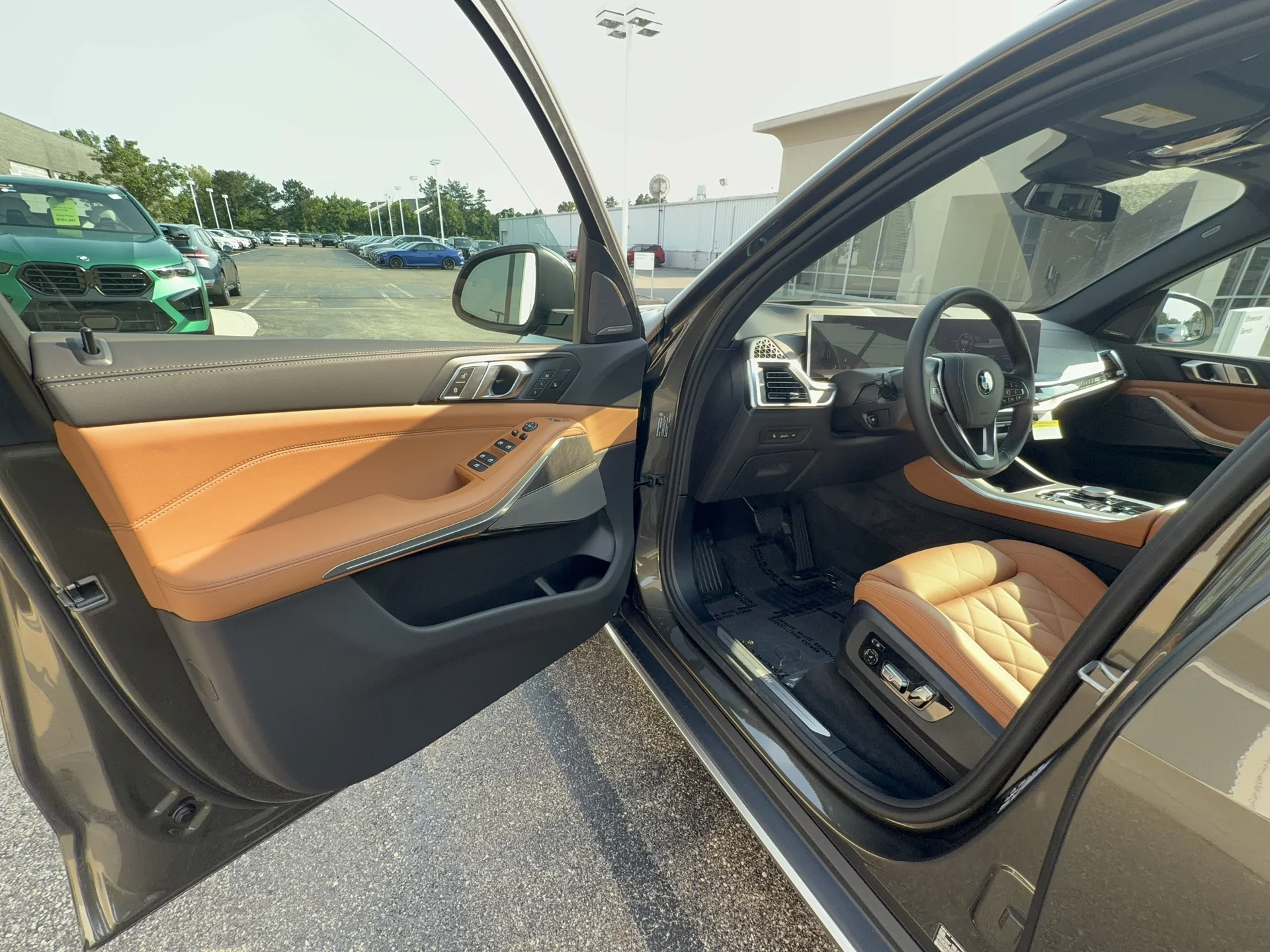 New 2026 Manhattan Green Metallic BMW xDrive40i image 9