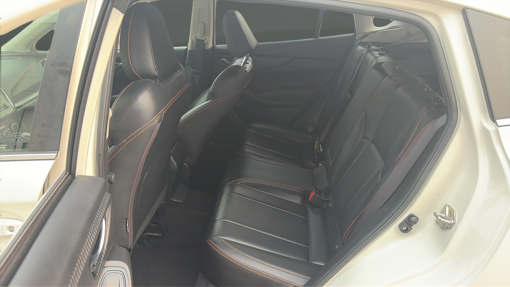 Used 2020 Crystal White Pearl Subaru Limited image 22