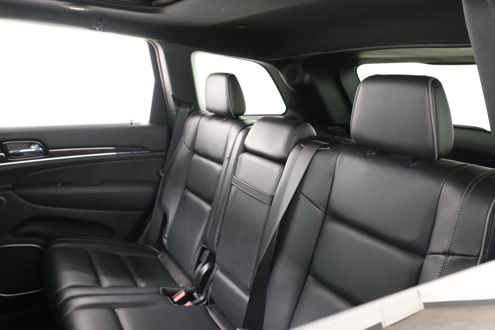 Used 2020 Billet Silver Metallic Clearcoat Jeep Overland image 33