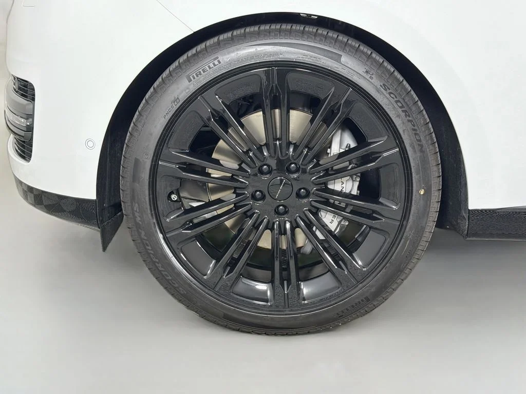 New 2026 Fuji White Land Rover SE image 33