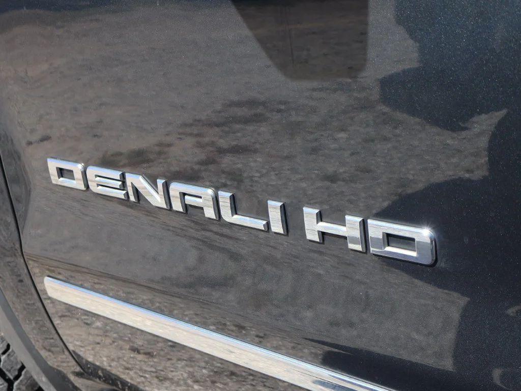 Used 2018 Gray GMC Denali image 19