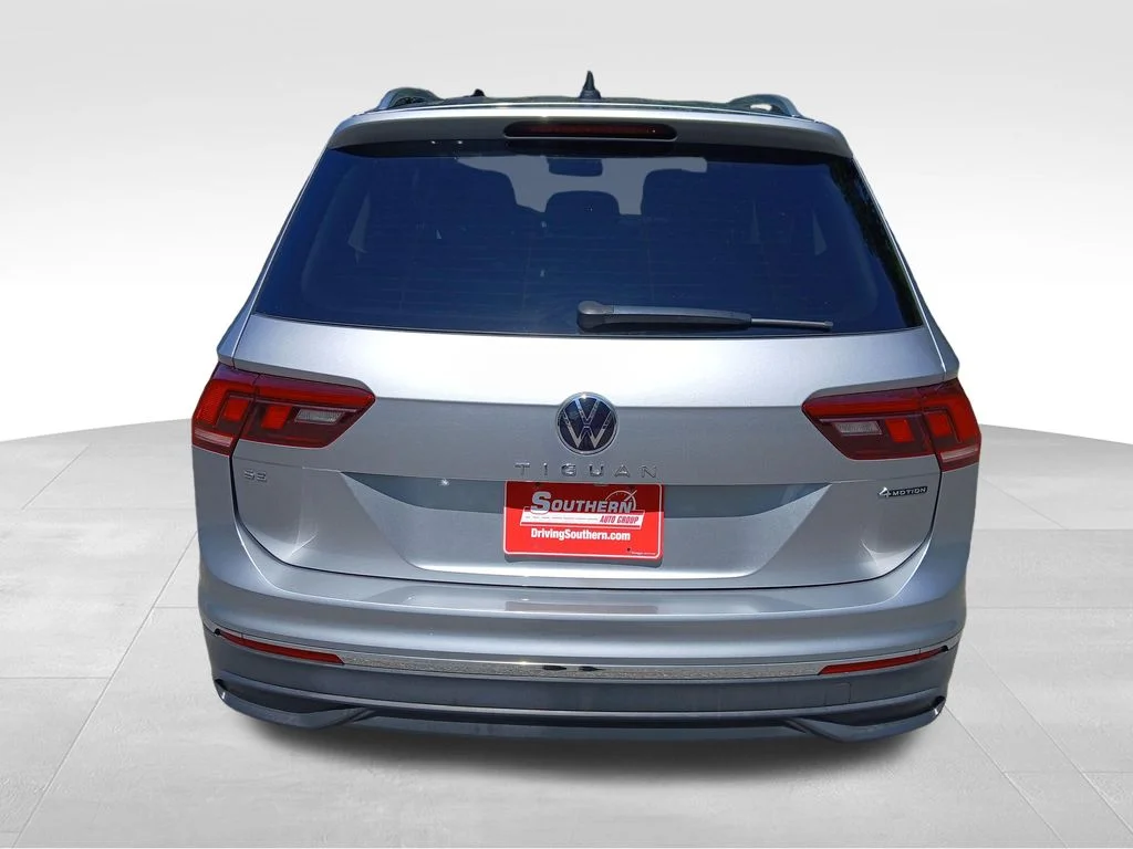 Used 2022 Silver Volkswagen 2.0T SE image 9