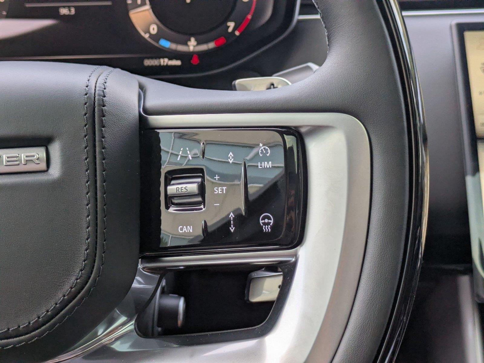 New 2026 Eiger Grey Metallic Land Rover SE image 18