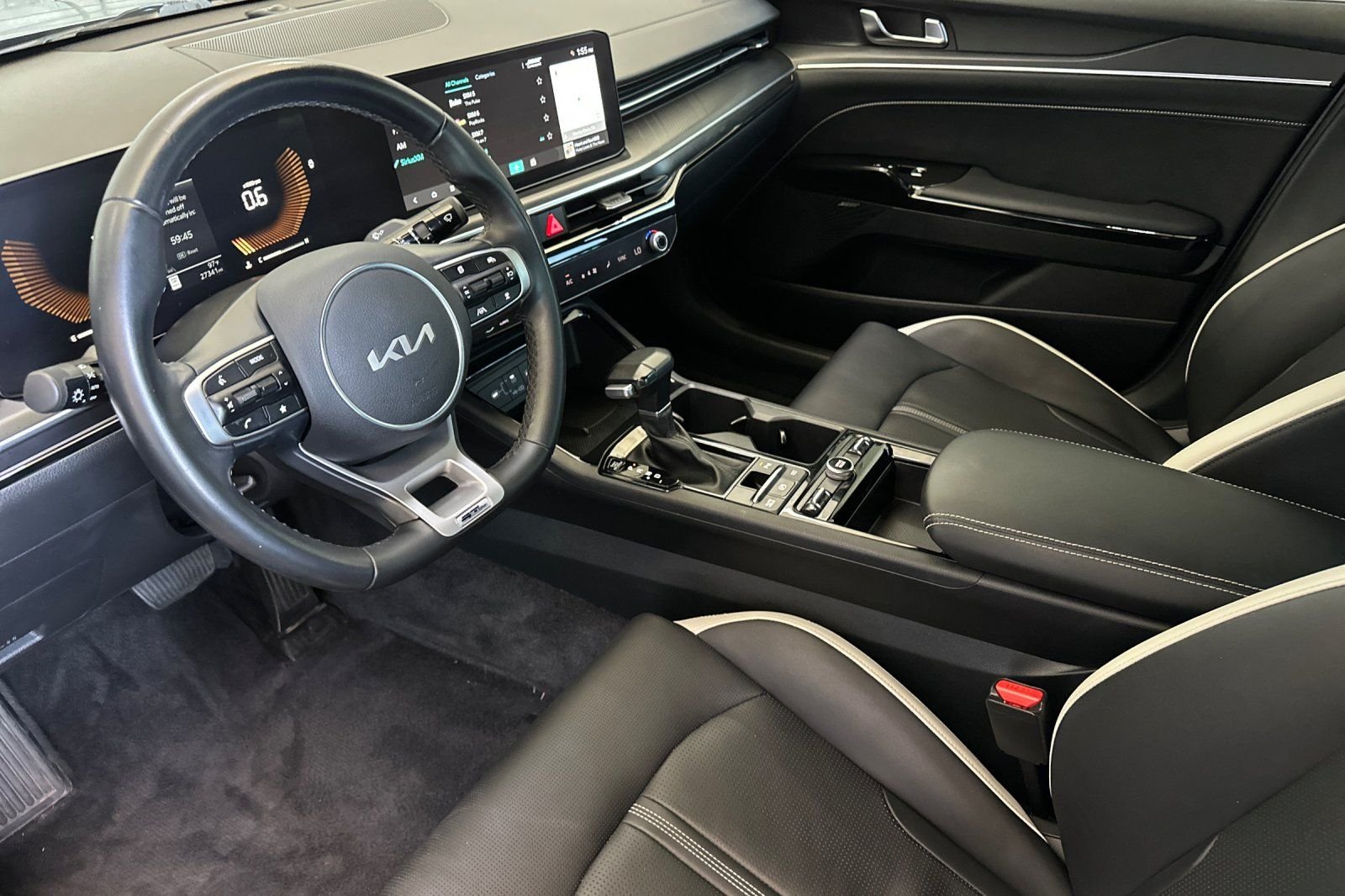 Used 2025 Gray Kia GT-Line image 10