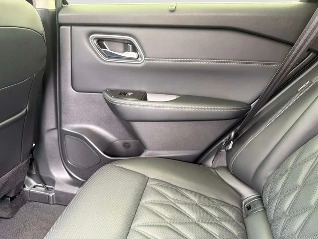 Used 2026 Black Nissan Platinum image 14