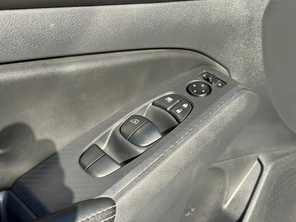 Used 2025 White Nissan 2.5 SV image 29