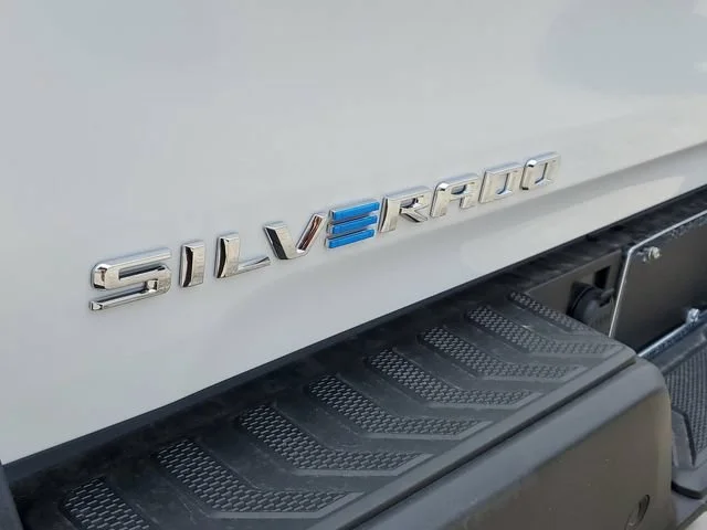 New 2026 Summit White Chevrolet LT - Extended Range image 28