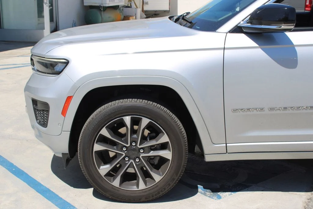 Used 2021 Silver Jeep Overland image 7