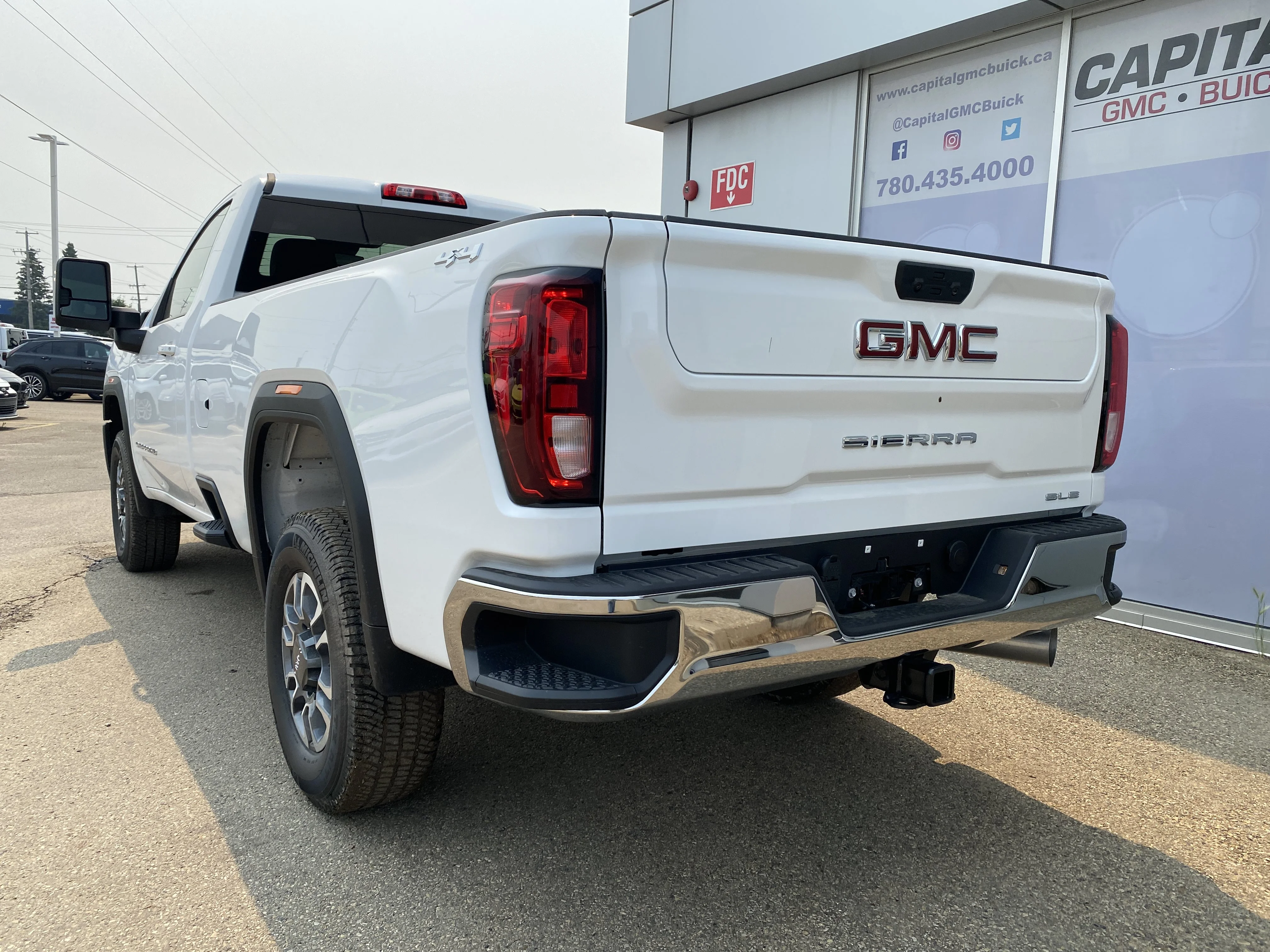 New 2026 Summit White GMC SLE image 4