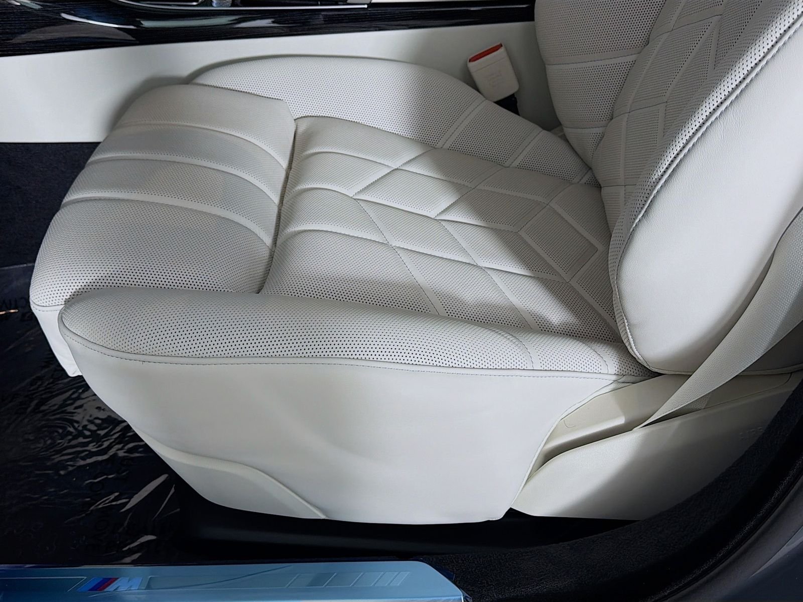 New 2026 Dravit Grey Metallic BMW xDrive60 image 20
