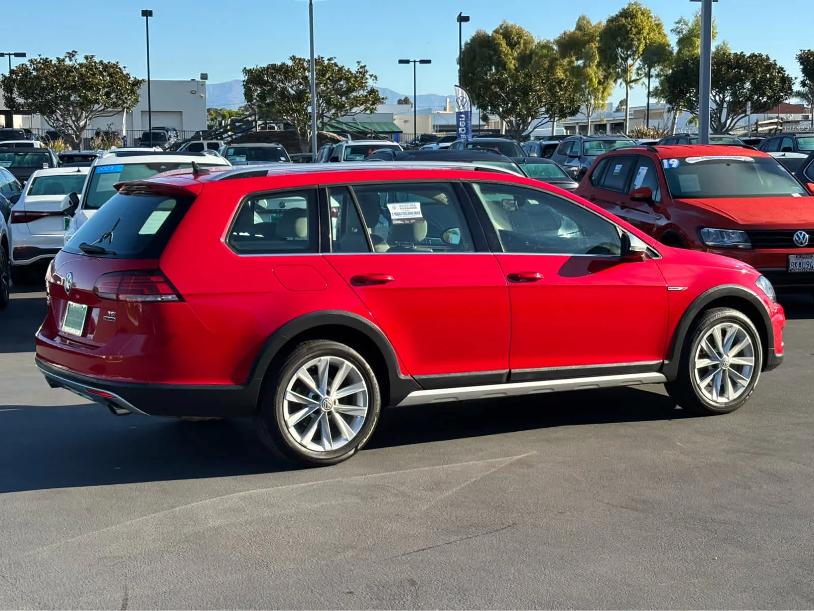 Used 2018 Tornado Red Volkswagen SE image 3