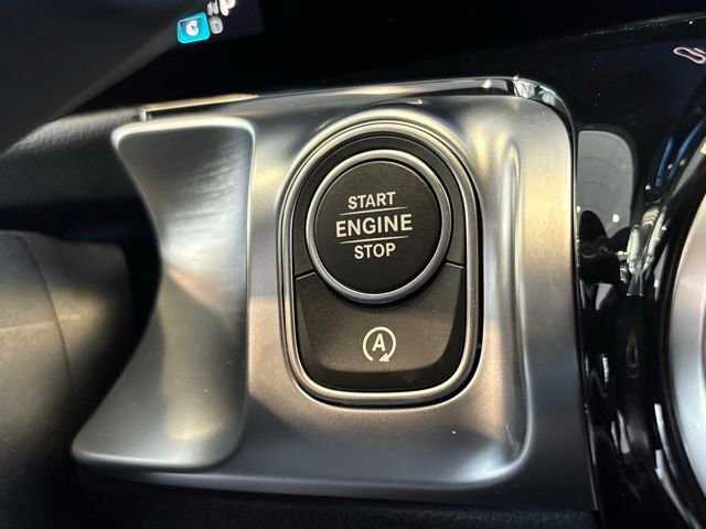 New 2026 Polar White Mercedes-Benz GLB 250 image 43