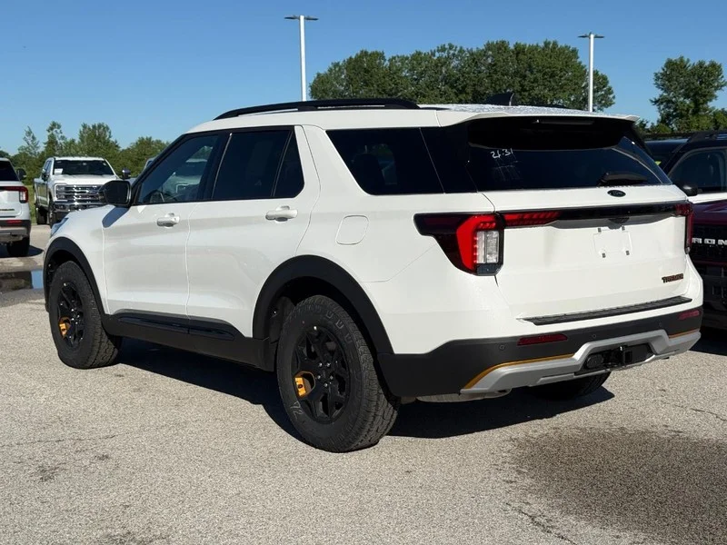 New 2026 Star White Metallic Tri-Coat Ford Tremor 4WD image 3