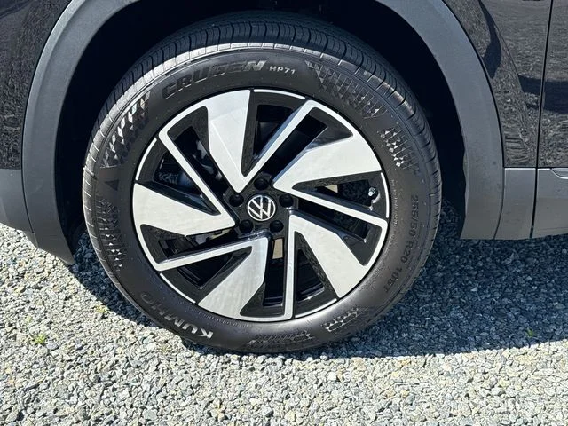 New 2026 Deep Black Pearl Volkswagen 2.0T SE w/Technology image 10