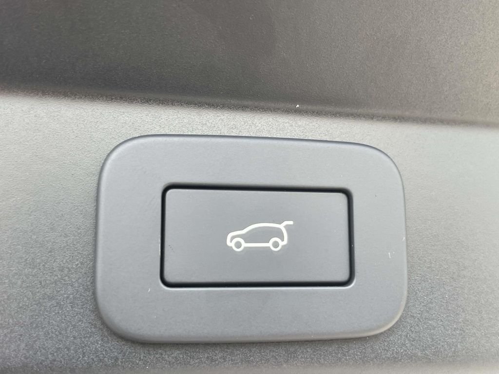 New 2026 Santorini Black Land Rover Dynamic SE image 17