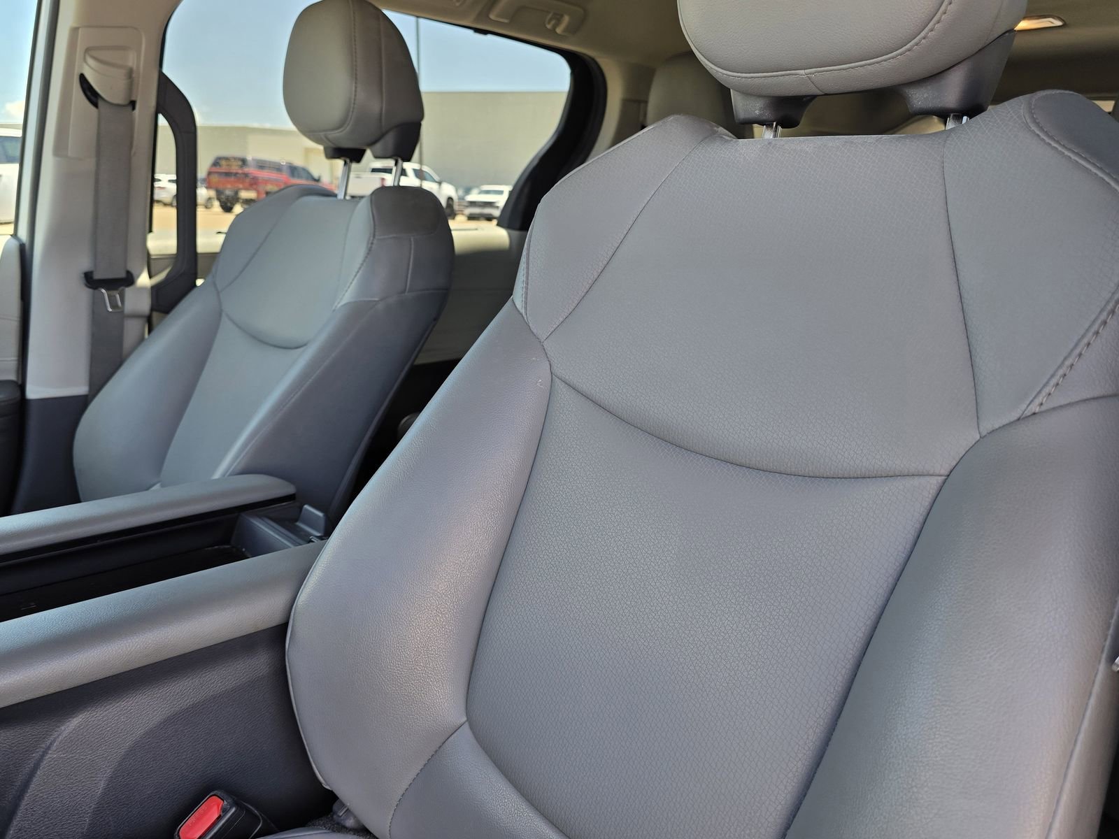 Used 2021 Silver Toyota XLE image 21