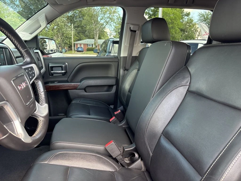 Used 2018 Cardinal Red GMC SLT image 34